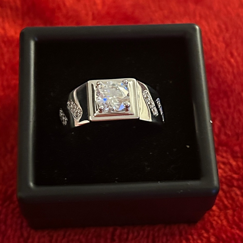 Moissanite Diamond 1.0 CT‎ band ring size 10 UNISEX